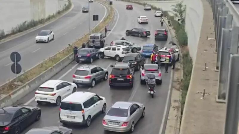 Aksident zinxhir në Unazën e Madhe, disa automjete përplasen me njëra tjetrën