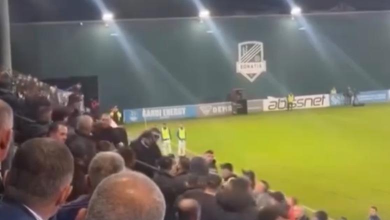 Skandal në "Egnatia Arena", plas grushti mes tifozëve në ndeshjen e rrogozhinasve kundër Teutës (VIDEO)