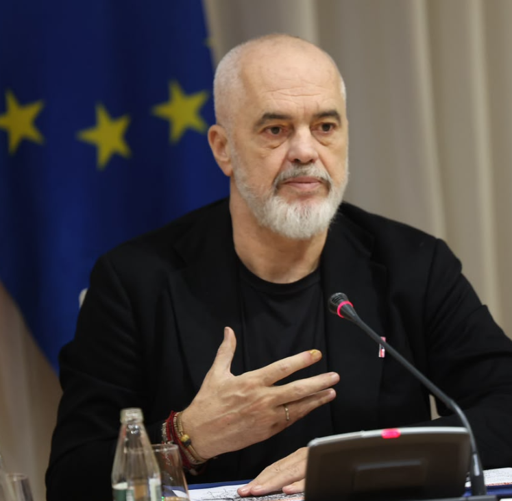 Rrjetet sociale drejt mbylljes? Rama: Do të nisim konsultimet me prindërit e mësuesit