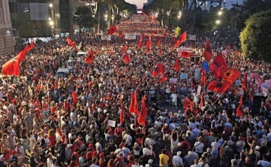 Berisha bën thirrje: Sot në ora 12:00 te kryeministria në mbështetje të revoltës rinore