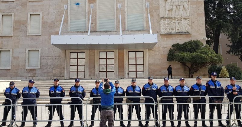 Mbi 2 mijë policë në terren për protestat, angazhohen FNSH, “Shqiponja” dhe dronë për monitorim