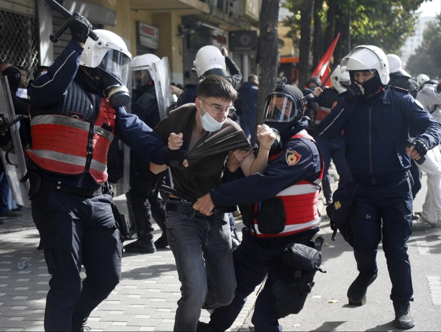 Dhuna policore/ Reagojnë ashpër organizatat ndërkombëtare: Trajtime mizore dhe tortura ndaj të rinjve