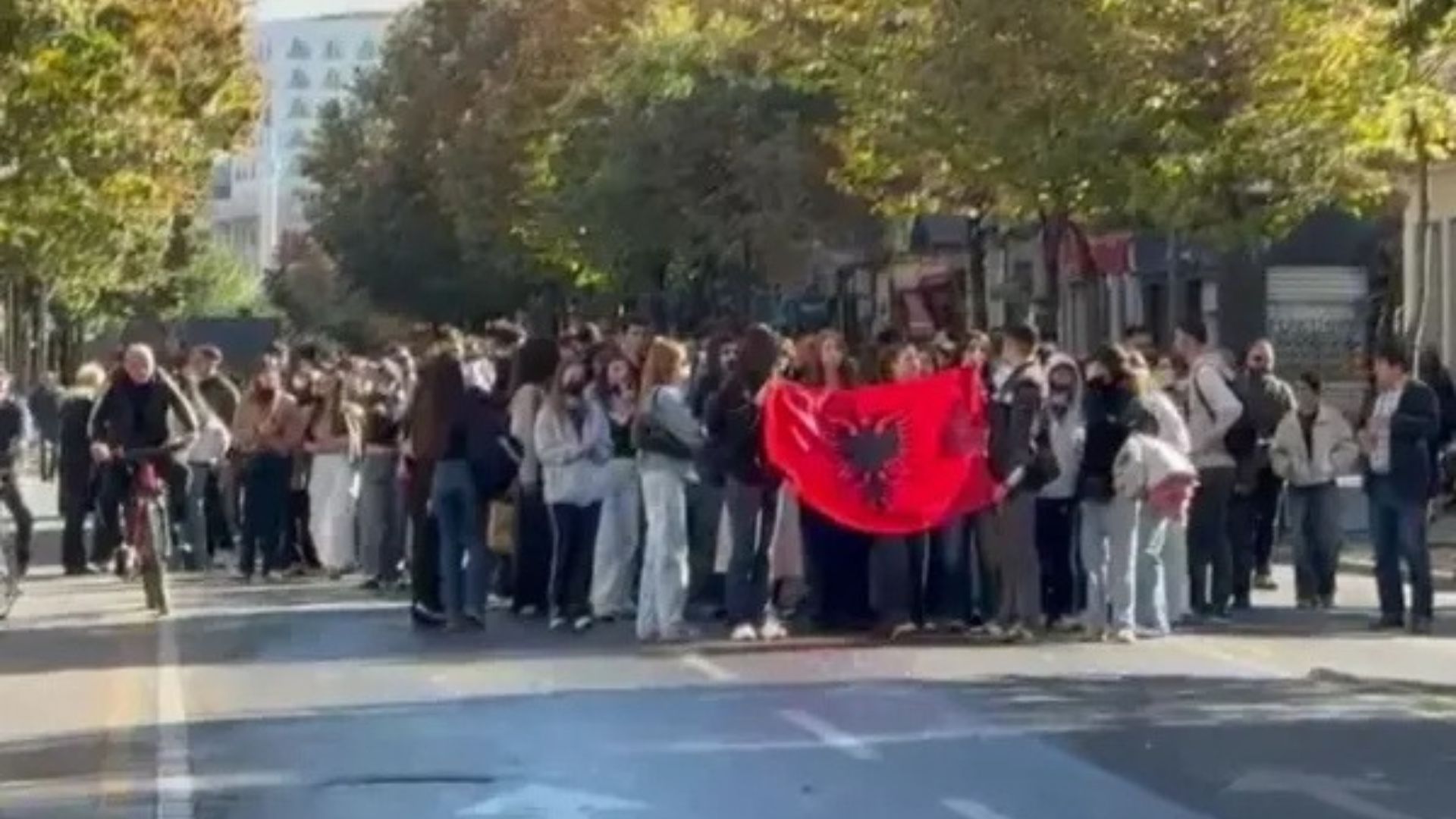 Dy protesta në Tiranë, studentët dhe PD në rrugë, 1500 efektivë në gatishmëri