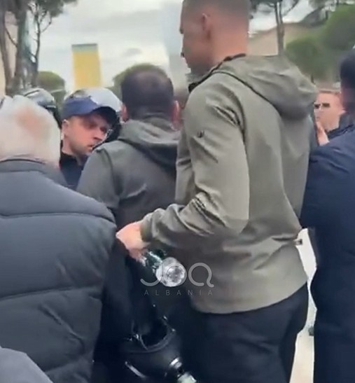 Tedi Blushi dhe Belind Këlliçi përplasen me policinë